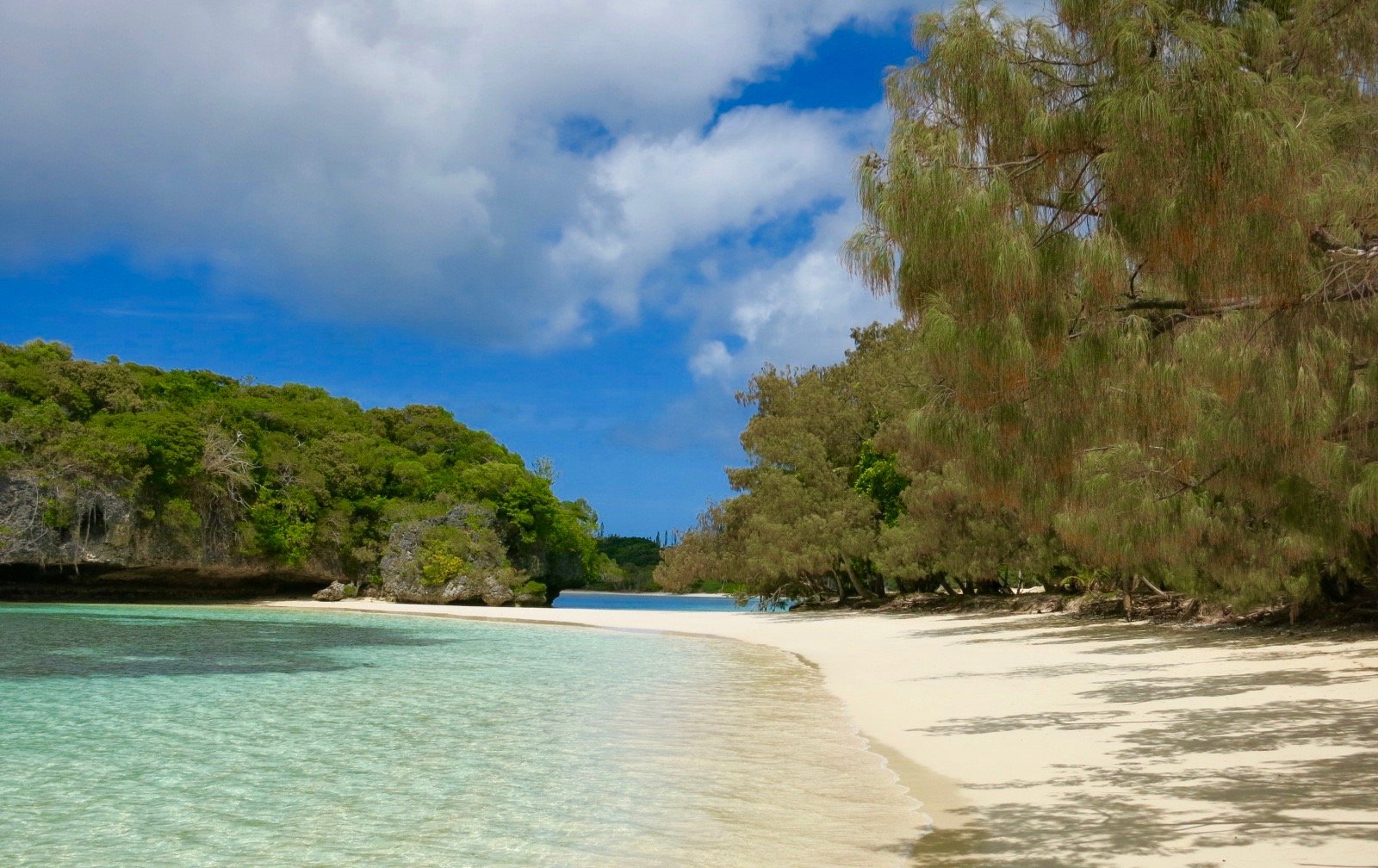 Strand von Kuto auf Île des Pins. Urlaub auf Neukaledonien.