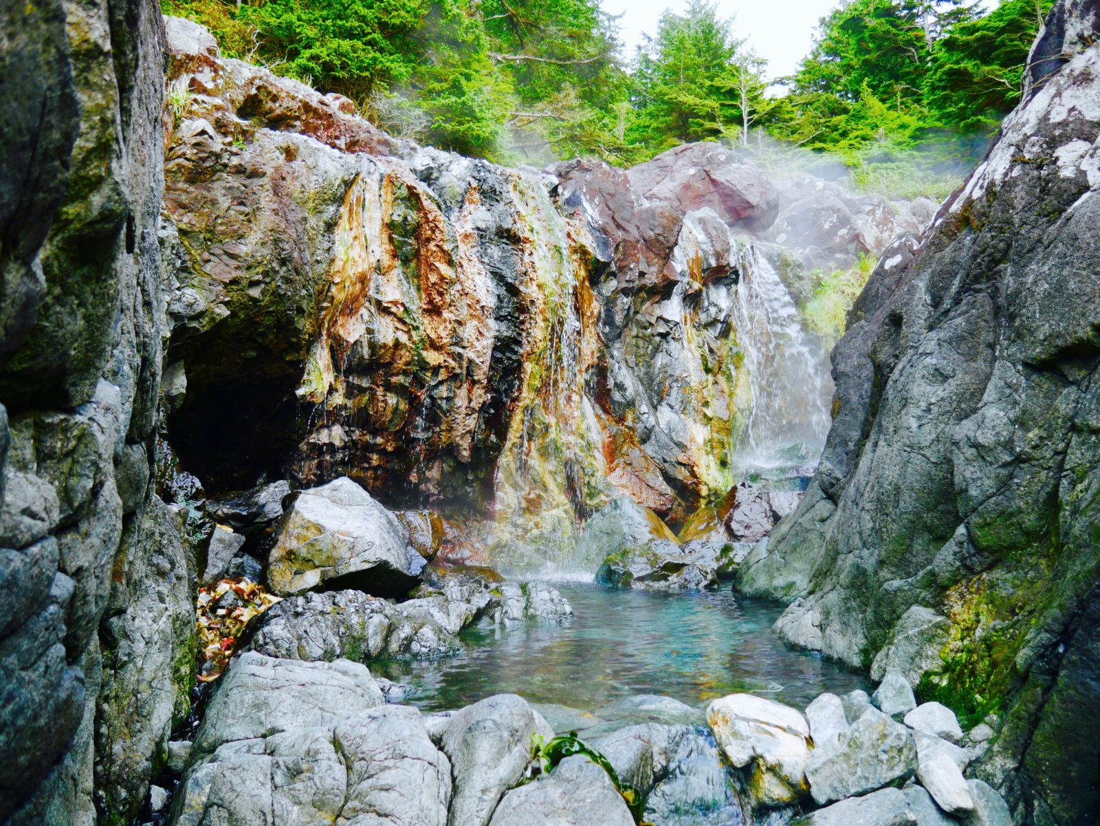 Hot Springs Cove Tofino. Baden in heißen Quellen auf Vancouver Island in Kanada
