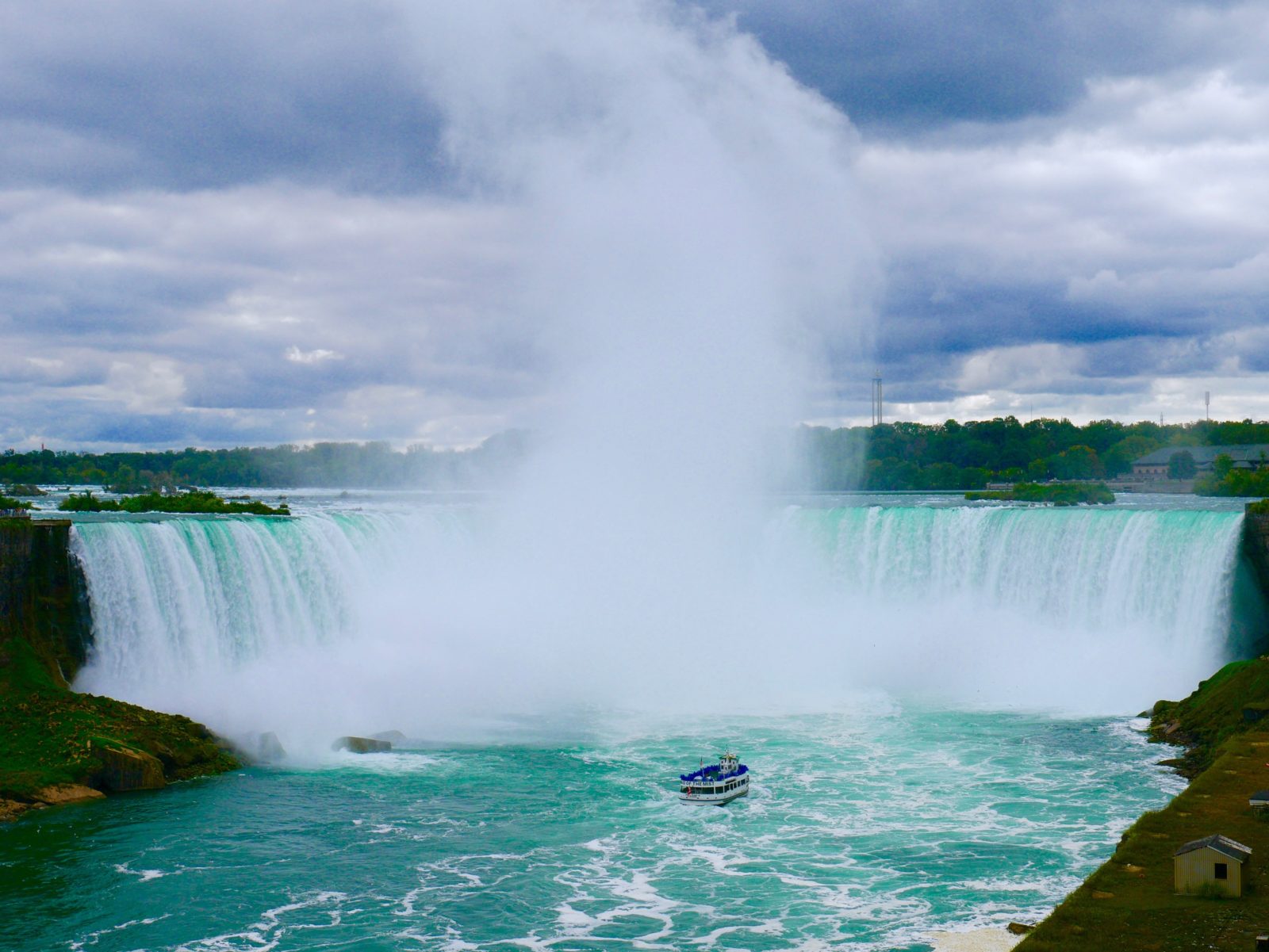 So touristisch sind die Niagara Fälle Kanada. Von Toronto zu den Niagara Fällen.