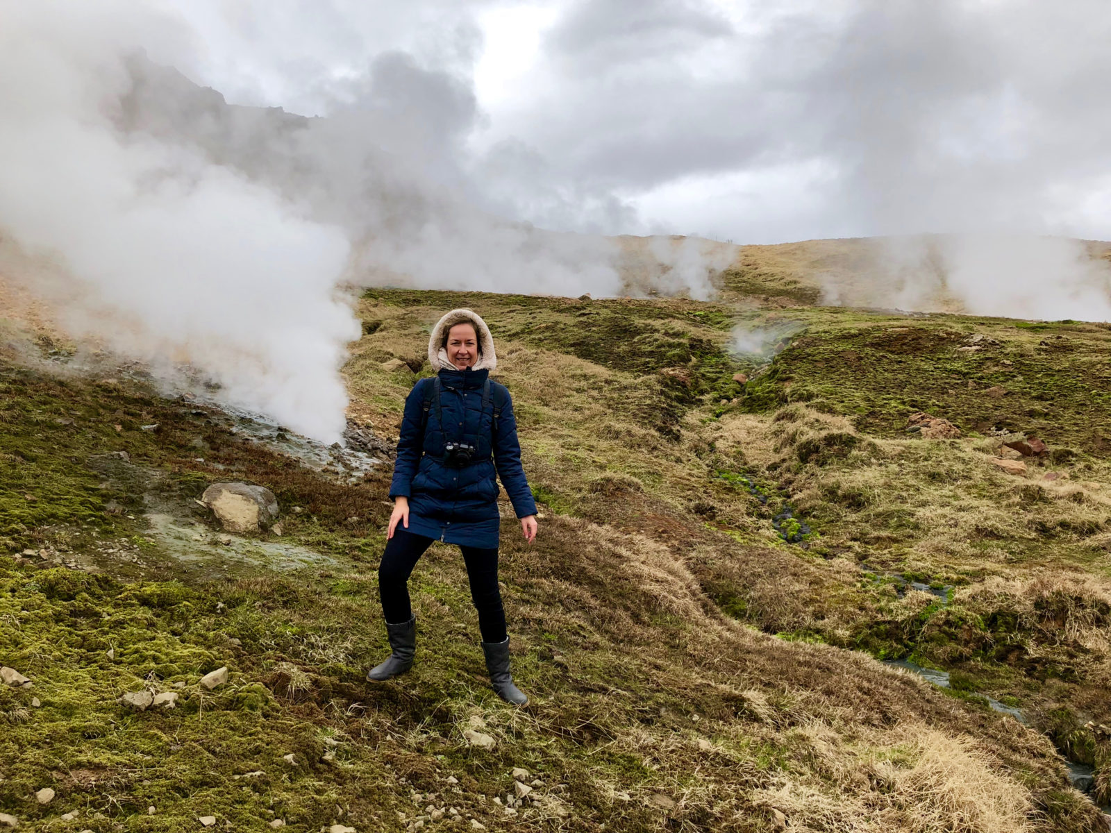 Island wandern Reykjadalur - eine aufregende Wanderung in Island zwischen geothermalen Quellen