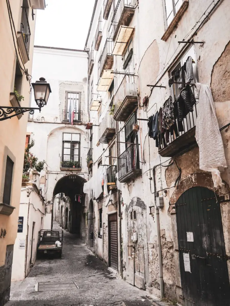 Planst du eine Italien Reise? Die Altstadt von Salerno ist ganz besonders schön und noch ein richtiger Geheimtipp.