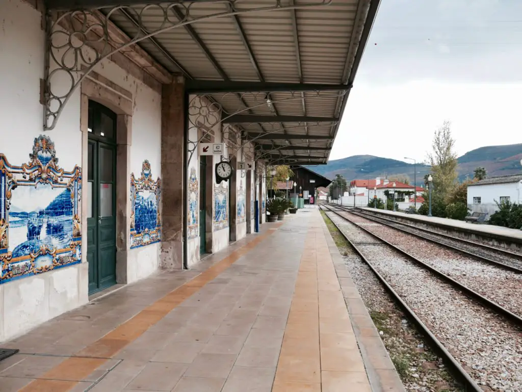 Wunderschöner Bahnhof in Pinhao im Douro Tal in Portugal
