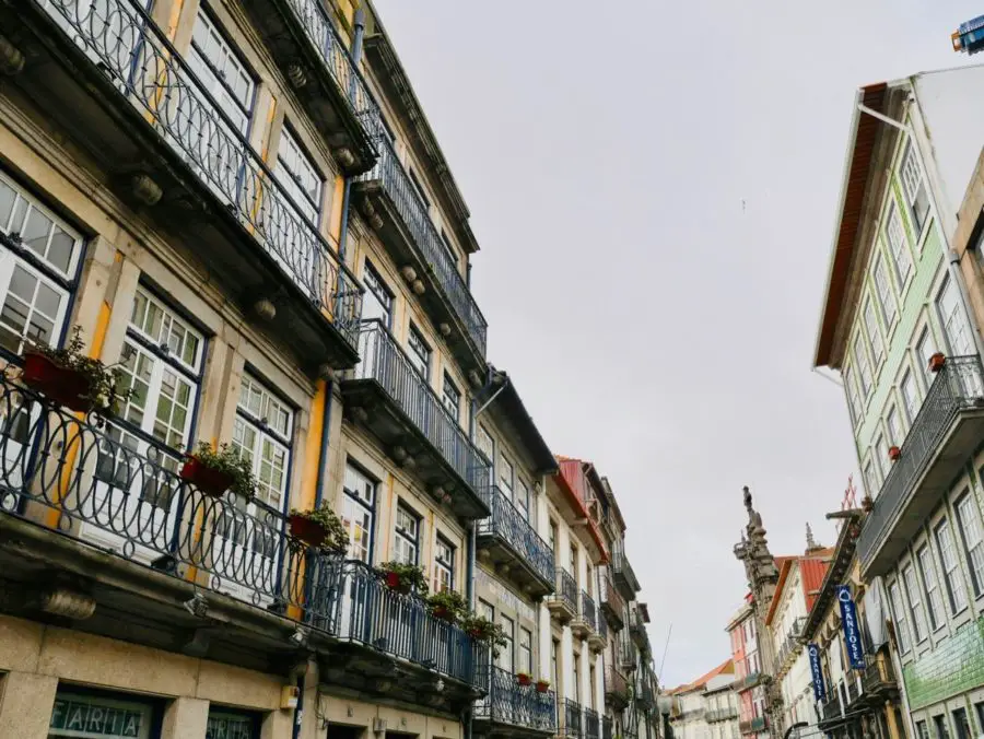 Blick in die Rua das Flores in Porto