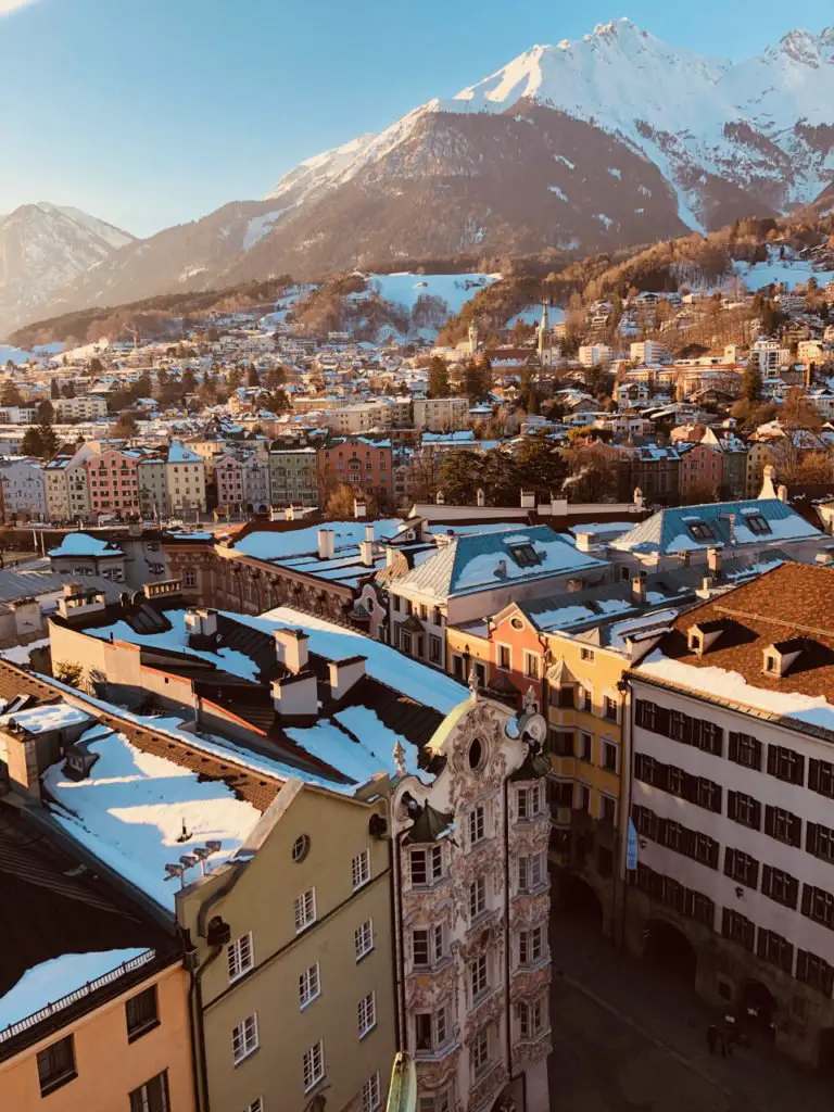 Blick auf die Altstadt vom Stadtturm in Innsbruck