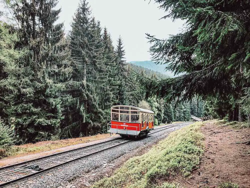 Oberweißbacher Bergbahn – Wildromantische Zugfahrt & Wanderung