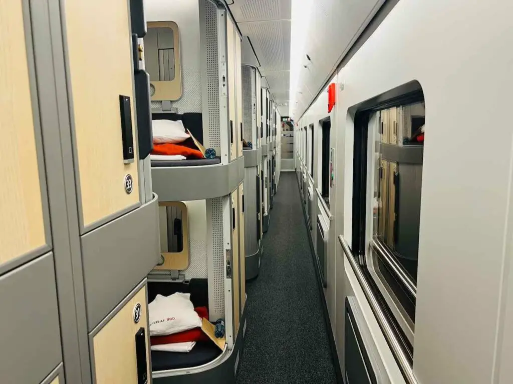 Mini-Cabins im ÖBB Nachtzug vom Flur aus
