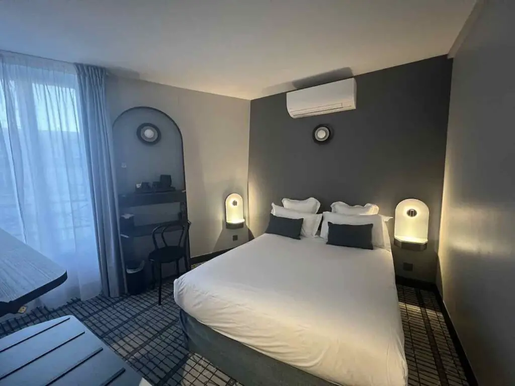 Doppelzimmer im Hotel beim Bahnhof Gare de Lyon