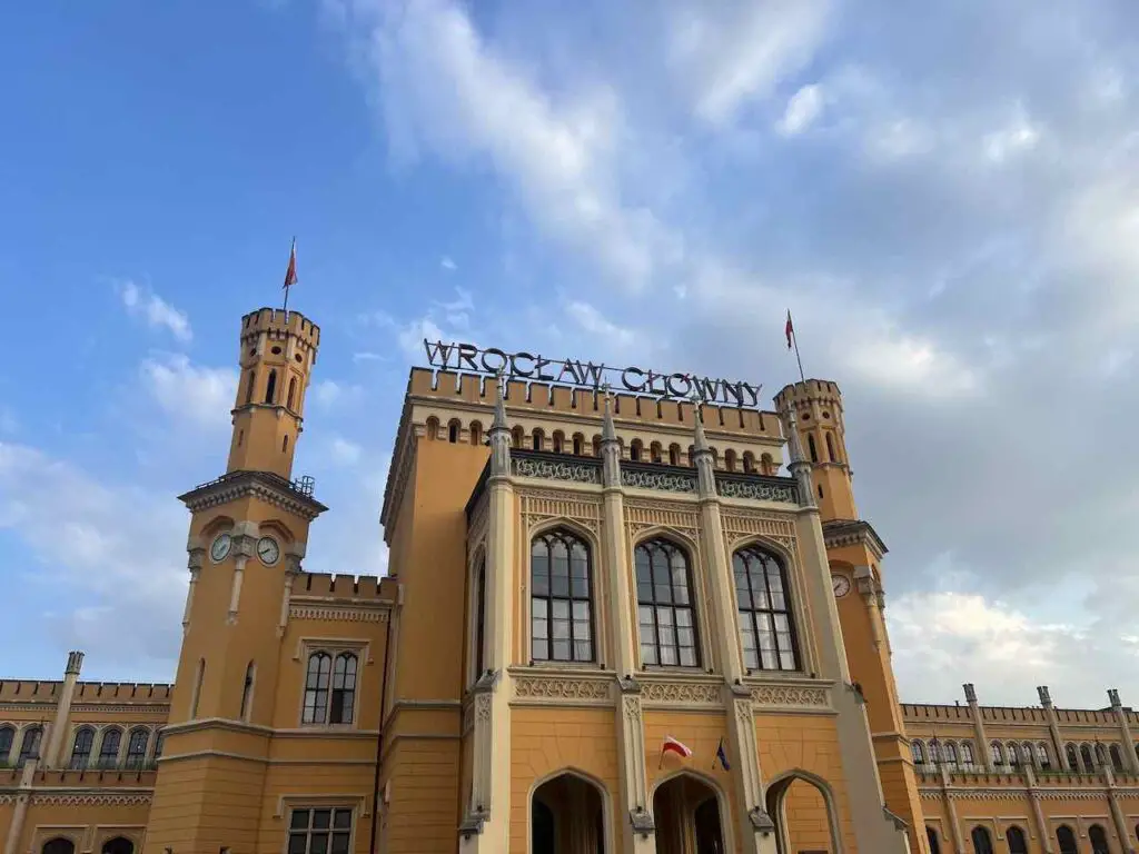 Blick auf den wunderschönen Bahnhof von Breslau