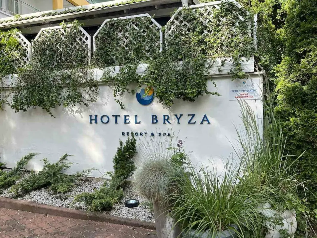 Hotel Bryza von außen in Jurata