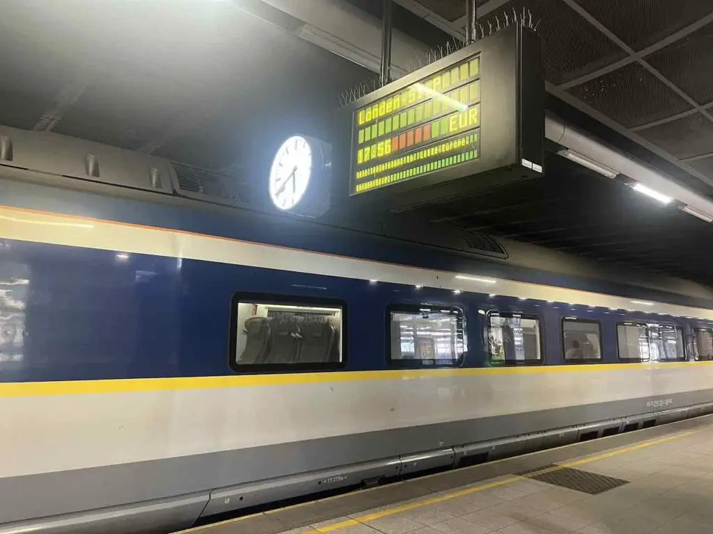 Eurostar Zug auf dem Gleis im Bahnhof