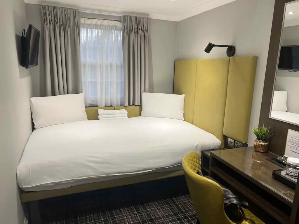 Kleines Hotelzimmer in London
