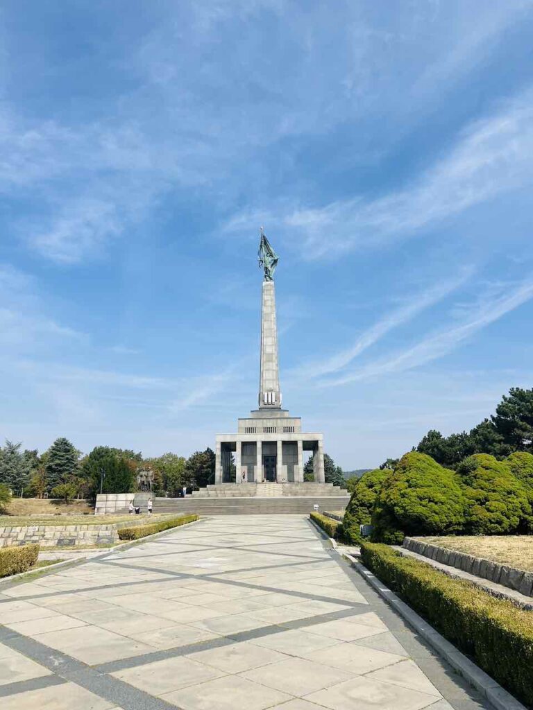 Blick auf das Slavin Denkmal in Bratislava