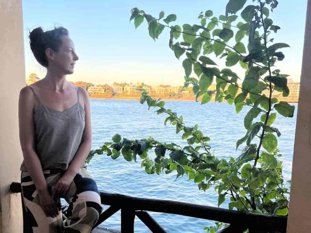 Auf Mombasa blickend bei Sonnenuntergang