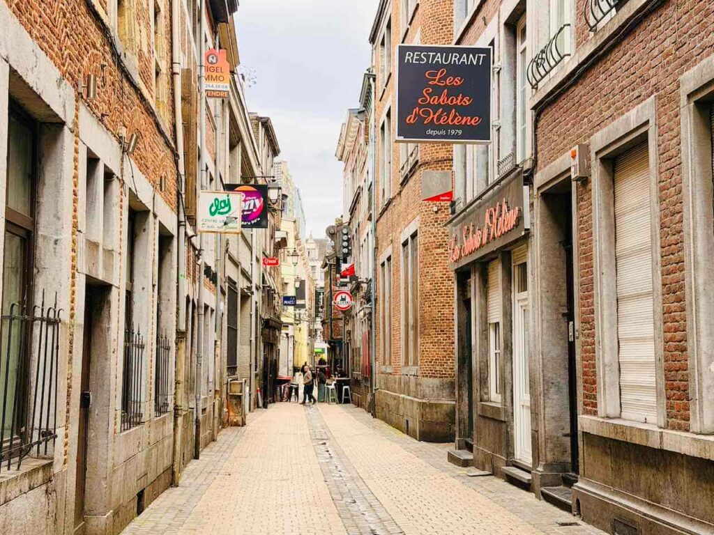 Bars und Restaurants im Stadtteil Le Carré in Lüttich.