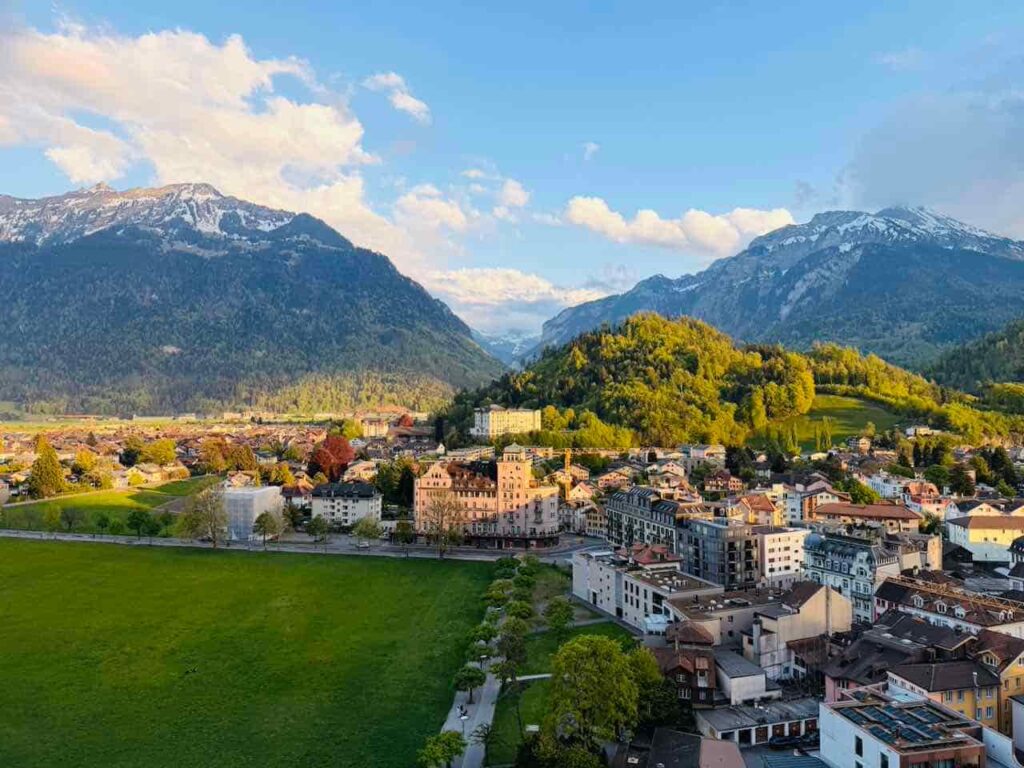 Panoramablick auf Interlaken.